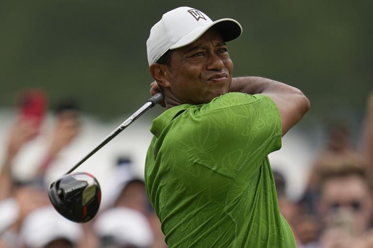 Tiger Woods withdraws from his tournament with foot injury