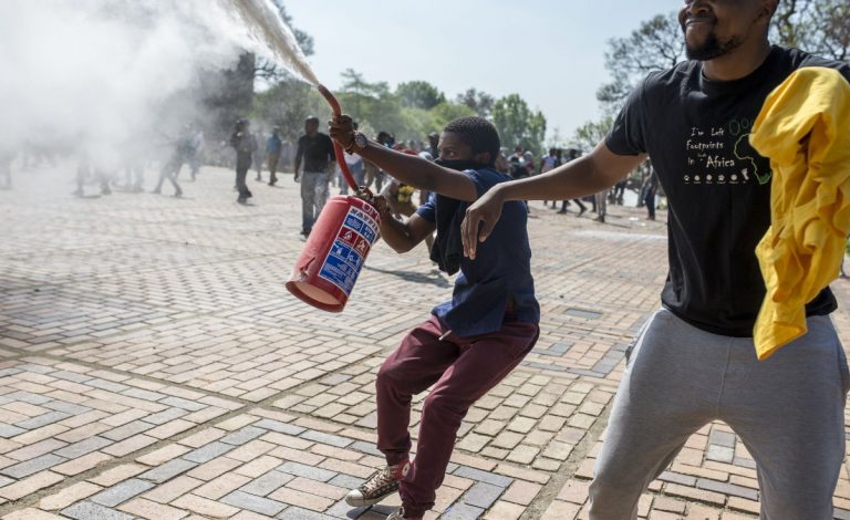 South Africa: Running Battles Between Wits Students and Cops Move to City Streets