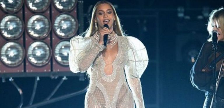 Beyoncé Takes Over Country Music Awards