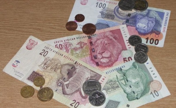 South African Opposition Party Rejects Minimum Wage Proposal