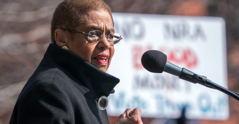 Congresswoman Norton Leads Bipartisan Group Seeking to Protect Women Drivers