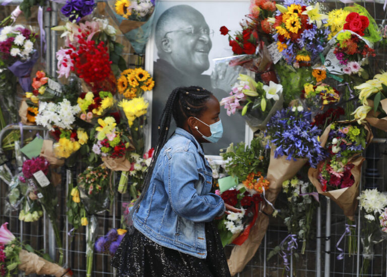 Tutu’s Family Gathers in South Africa for Cape Town Funeral