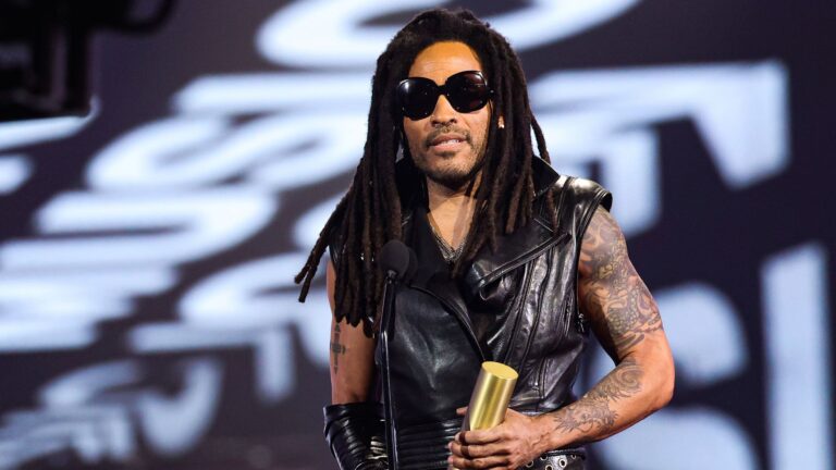 Lenny Kravitz Gives Inspiring Speech as He Accepts People’s Choice Music Icon Award