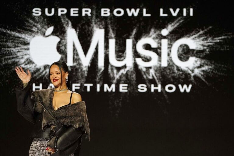 Rihanna Promises a ‘Jam-Packed’ Super Bowl Halftime Show
