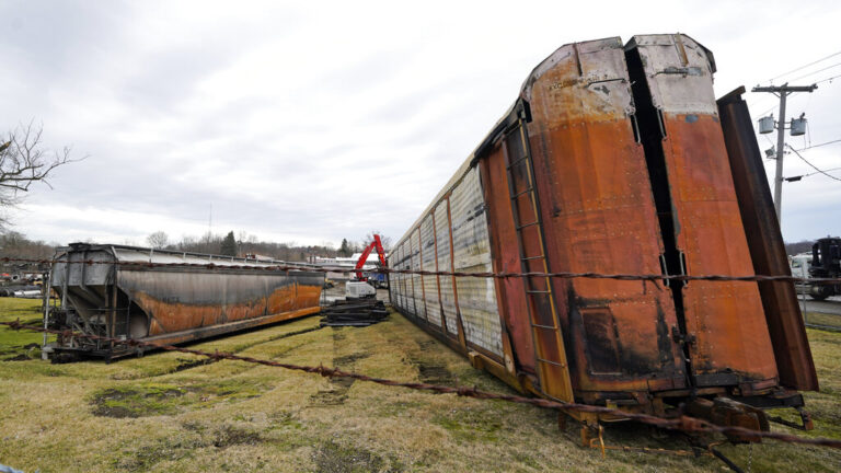 Ohio Town takes Resident Questions on Derailment, Chemicals