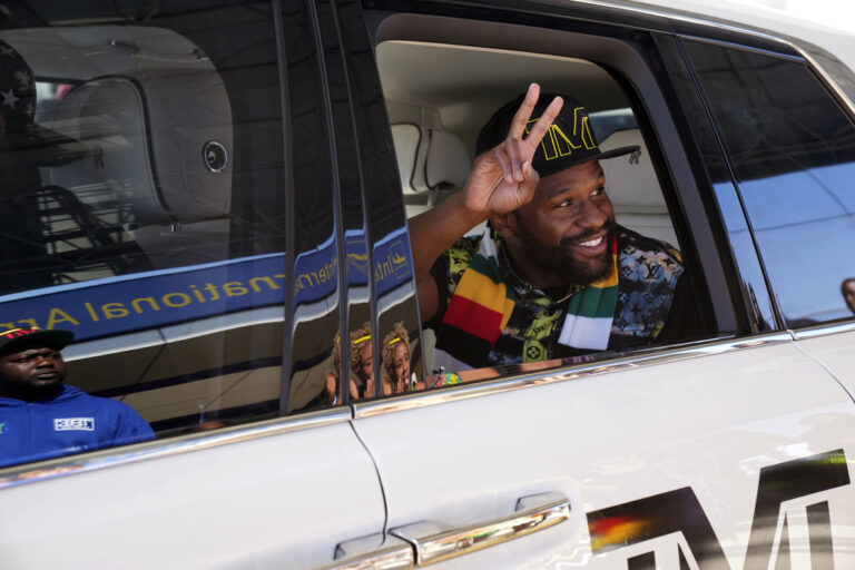 Boxing great Floyd Mayweather Jr. thrills crowd in Zimbabwe during ‘Motherland Tour’