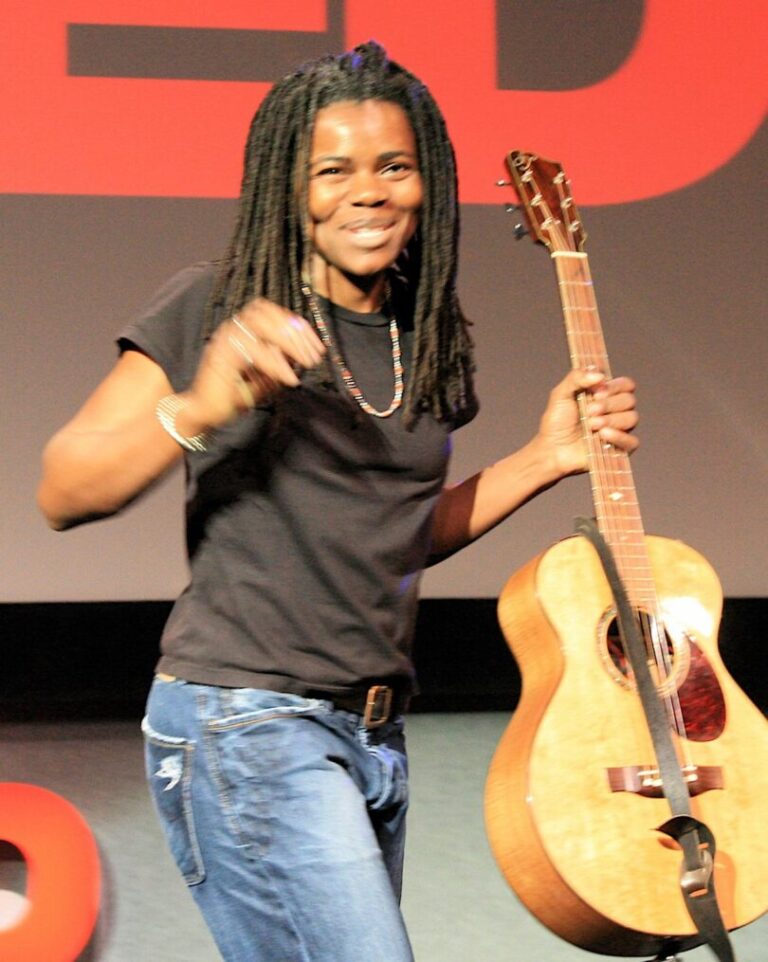Tracy Chapman Breaks Country Music Barriers with No. 1 Hit