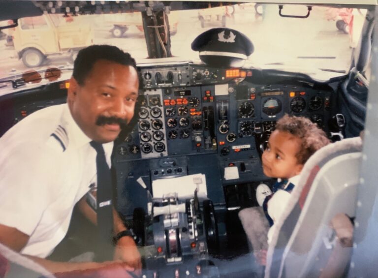 A Kid Posed with His Pilot Dad in an Airplane. Almost 30 Years Later they Recreated the Photo